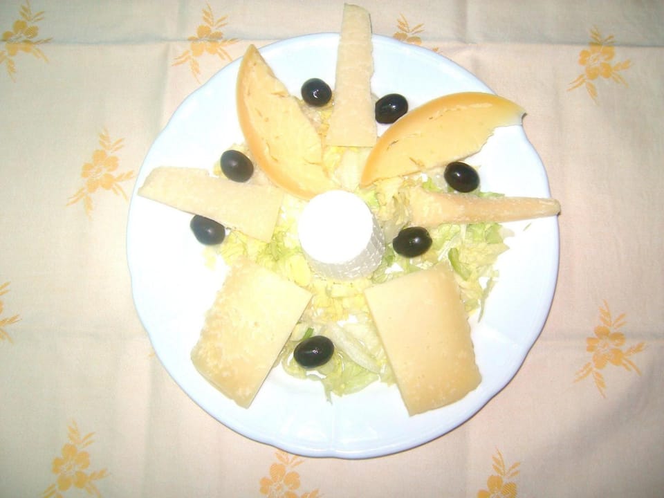 Lunch and dinner served