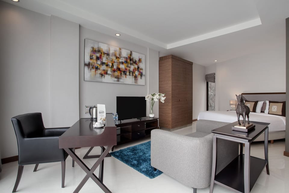 The Sawana Suite | In-room safe, desk, cribs/infant beds, rollaway beds