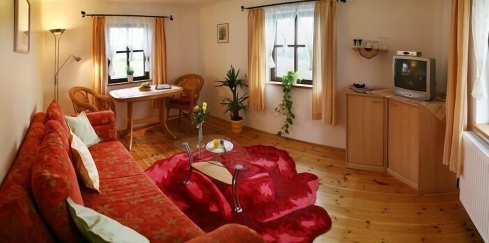 Suite | Living room | Flat-screen TV