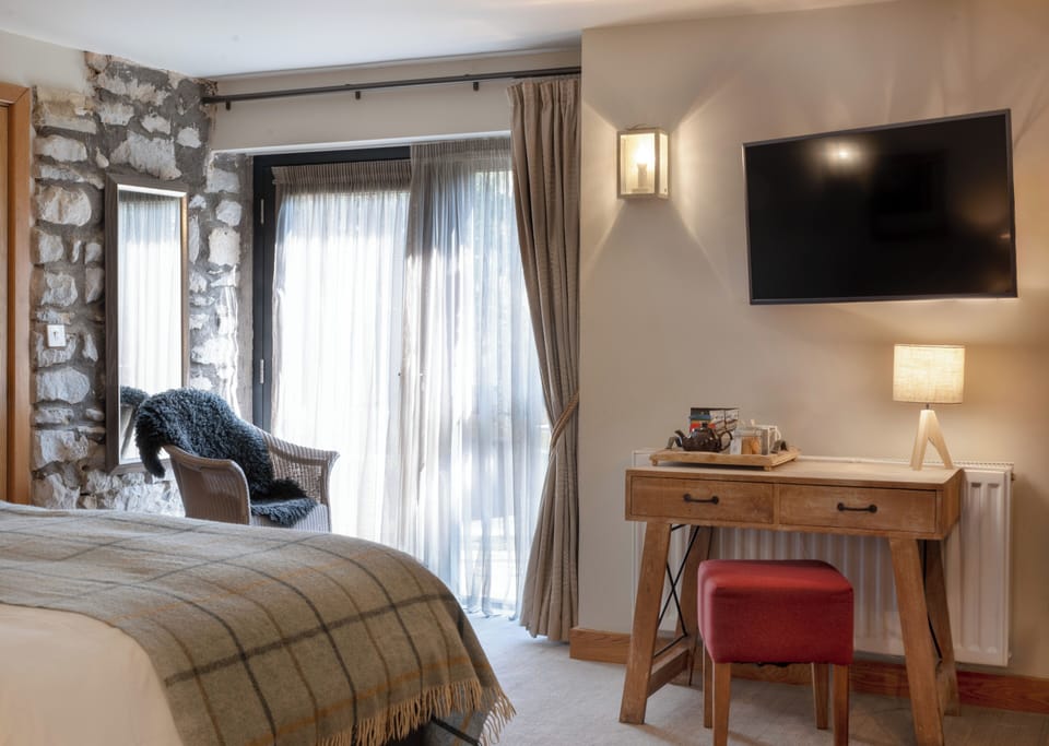 Feature Accessible Room | Desk, free WiFi