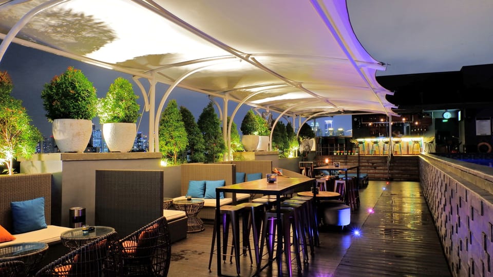 2 bars/lounges, rooftop bar