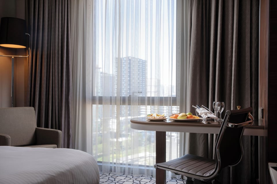 Deluxe King | Premium bedding, minibar, in-room safe, desk