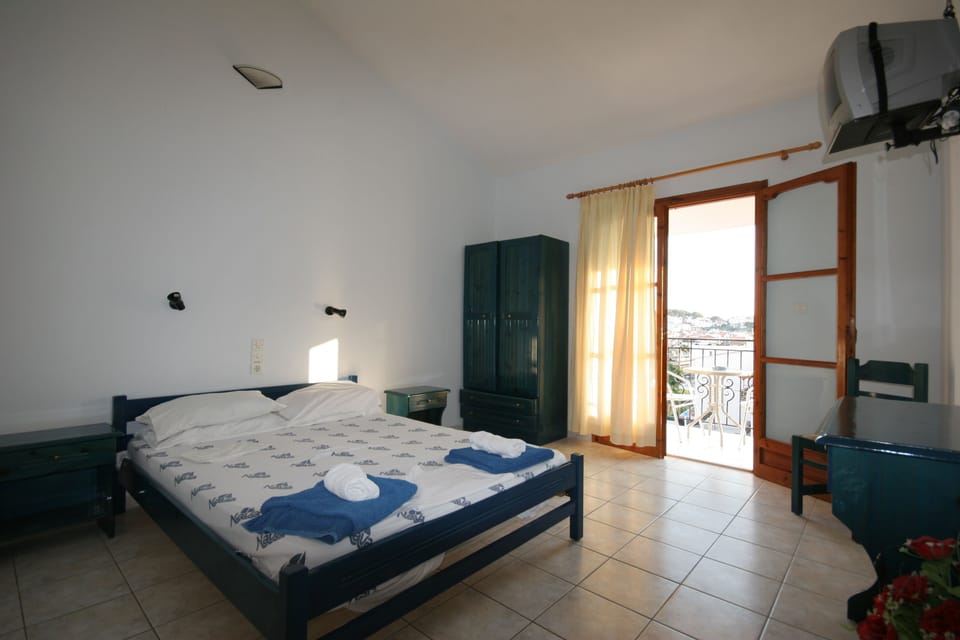 Double Room, Sea View | Soundproofing, iron/ironing board, free cribs/infant beds, free WiFi