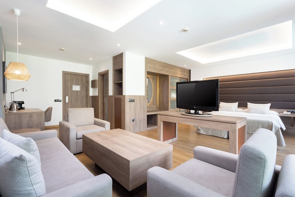 Down comforters, pillowtop beds, minibar, in-room safe