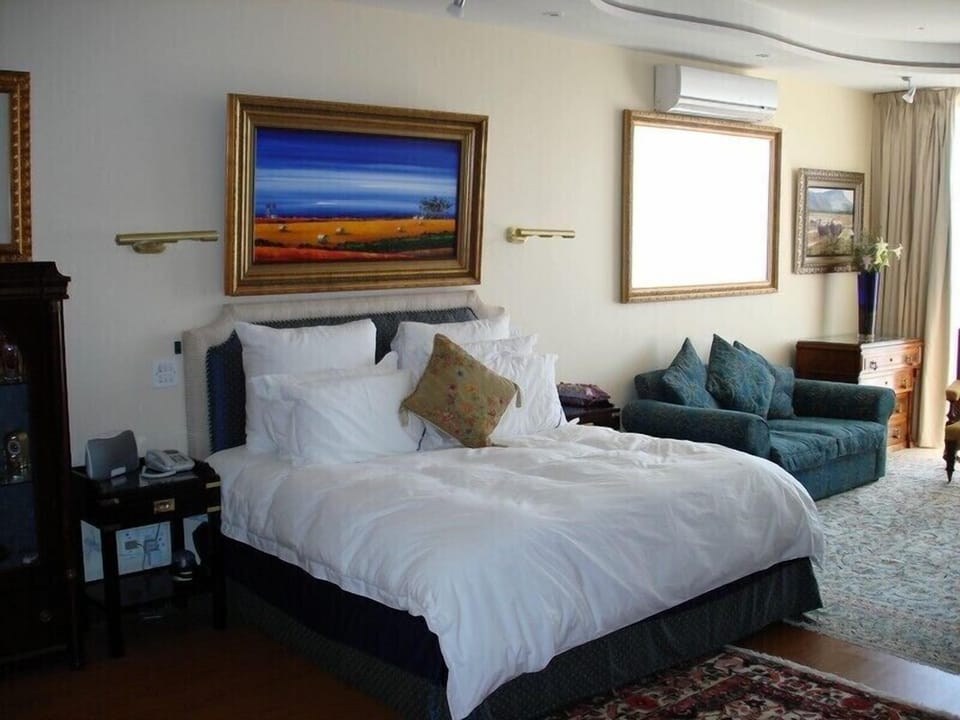  Luxury suite (4) | Minibar, laptop workspace, iron/ironing board, free WiFi