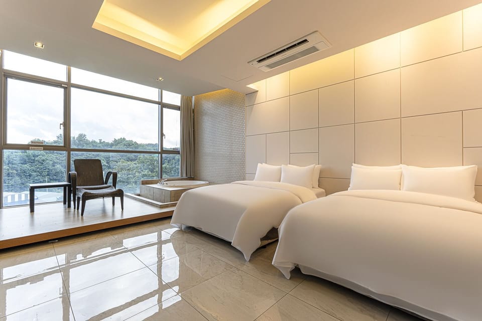 Suite Twin (Over 36 month old surcharge 20000 KRW, Breakfast Included) | Desk, blackout drapes, free WiFi