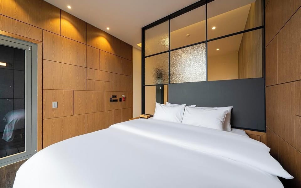 Suite Terrace Double (No extra guests, breakfast incl.; no Mon breakfast) | Desk, blackout drapes, WiFi (free)