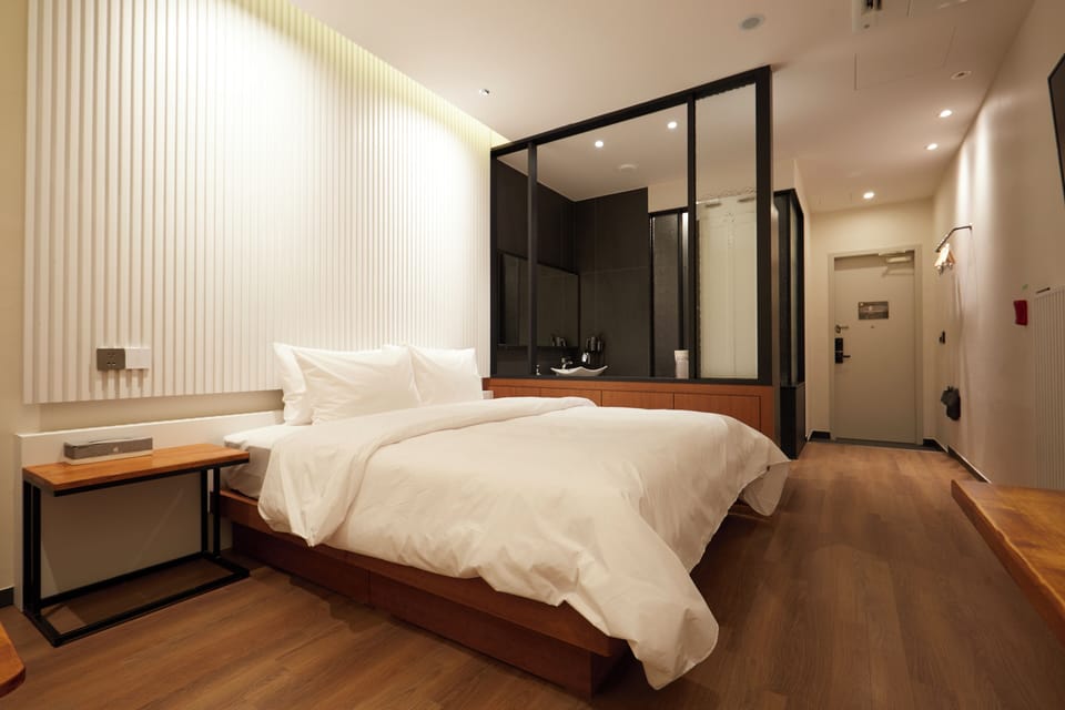 Deluxe Double Room (Over 36 month old surcharge 20000 KRW, Breakfast Included ) | Desk, blackout drapes, free WiFi