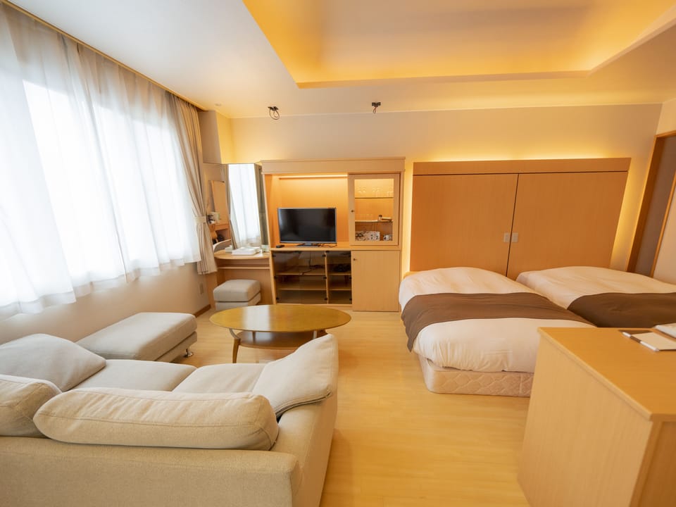 Concept room  B - Non-smoking | In-room safe, desk, laptop workspace, iron/ironing board (on request)