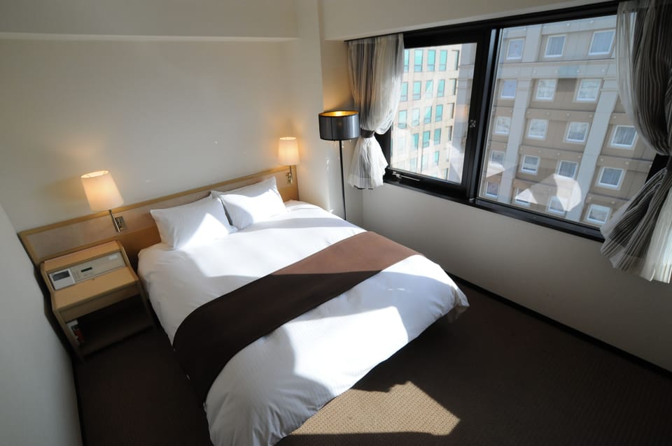 Down comforters, desk, soundproofing, WiFi (free)