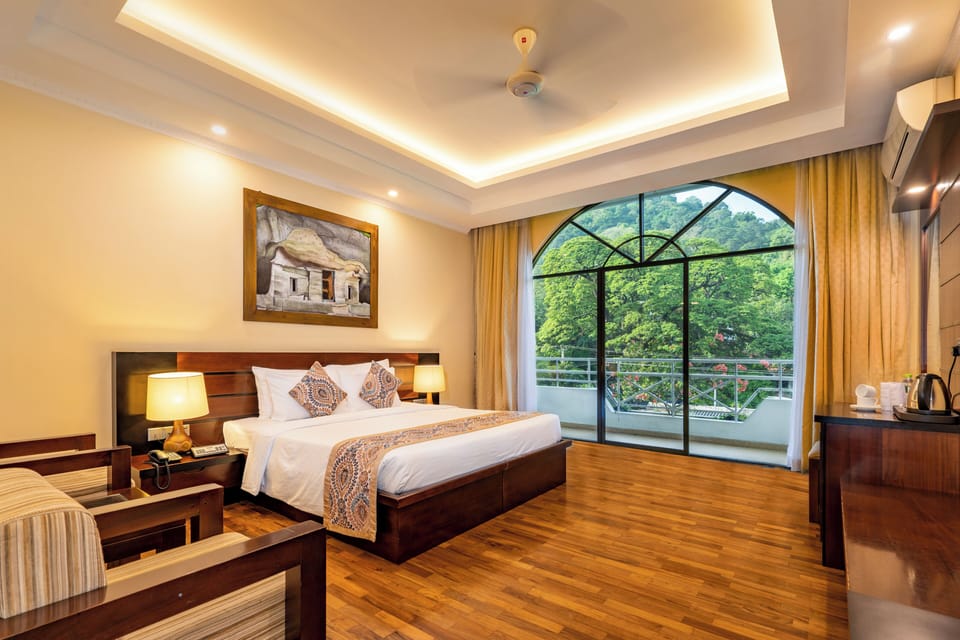 Deluxe Double Room, 1 Bedroom | Premium bedding, in-room safe, desk, bed sheets