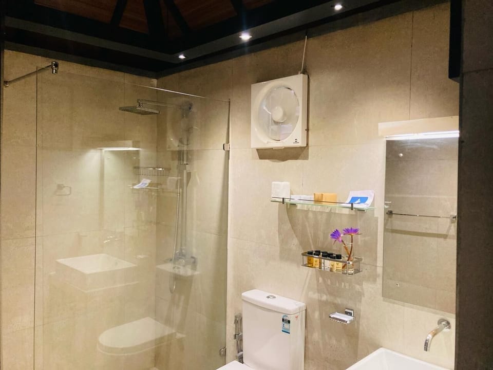 Chalet | In-room safe, desk, blackout drapes, soundproofing