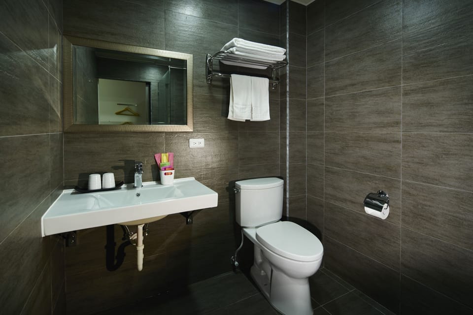 Standard Room | Bathroom | Shower, free toiletries, hair dryer, slippers