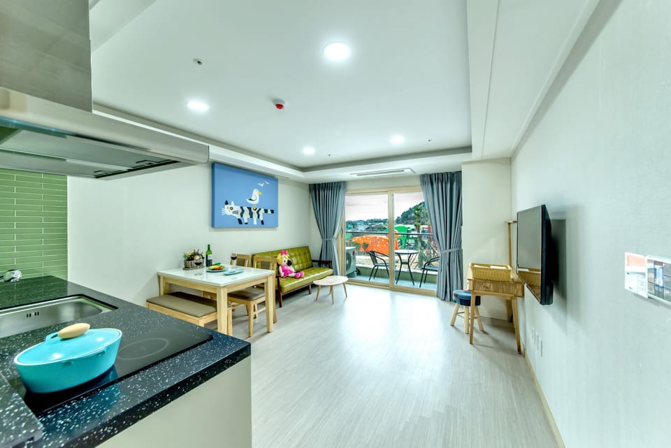 Family Room (Luxury B) | Living area | TV