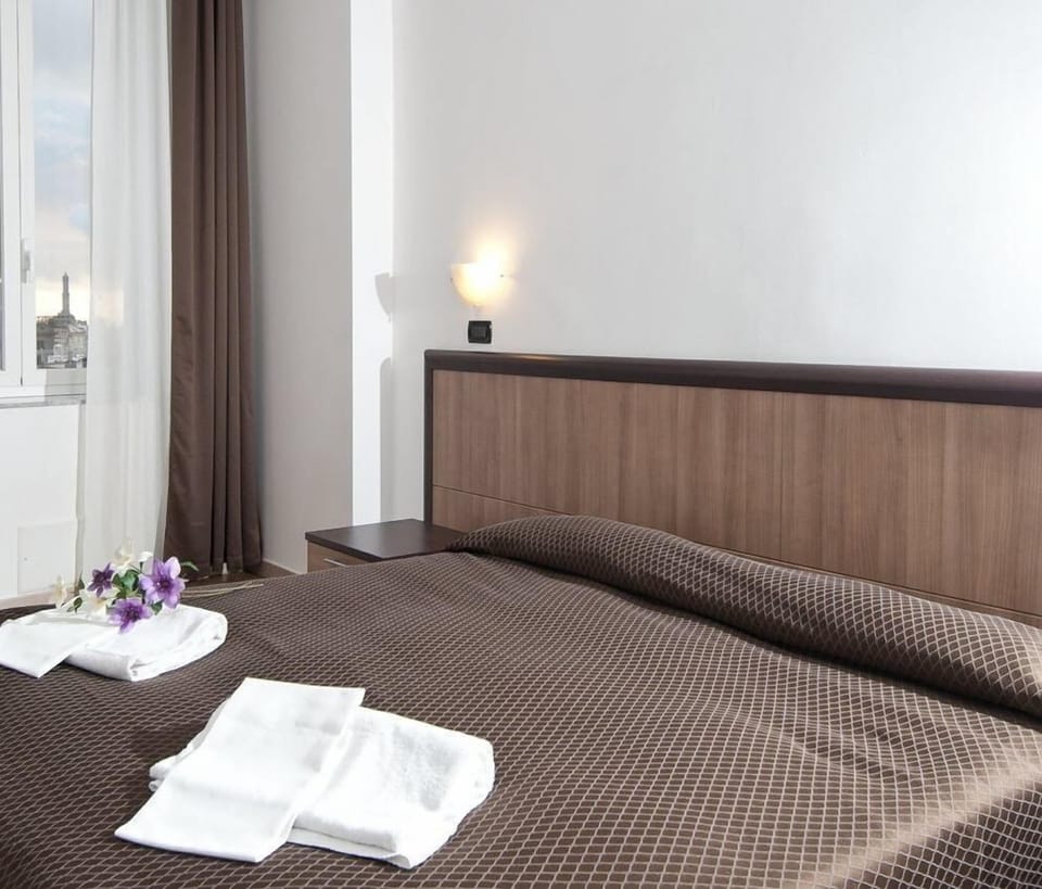 Double or Twin Room | Desk, free WiFi, bed sheets