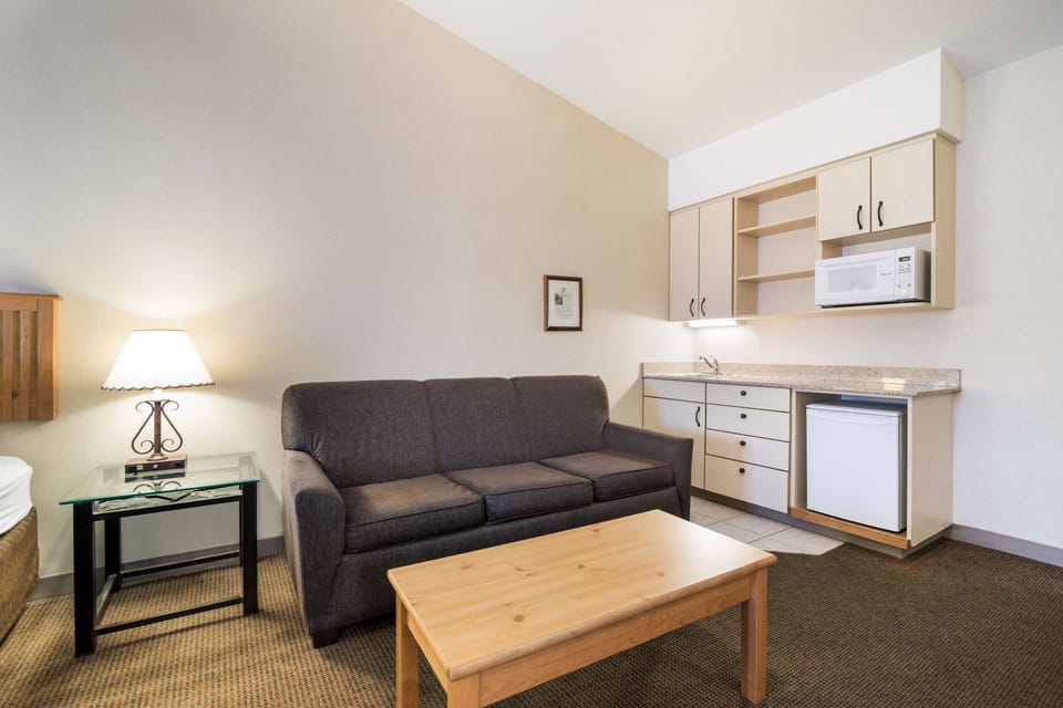 Fridge, microwave, coffee/tea maker