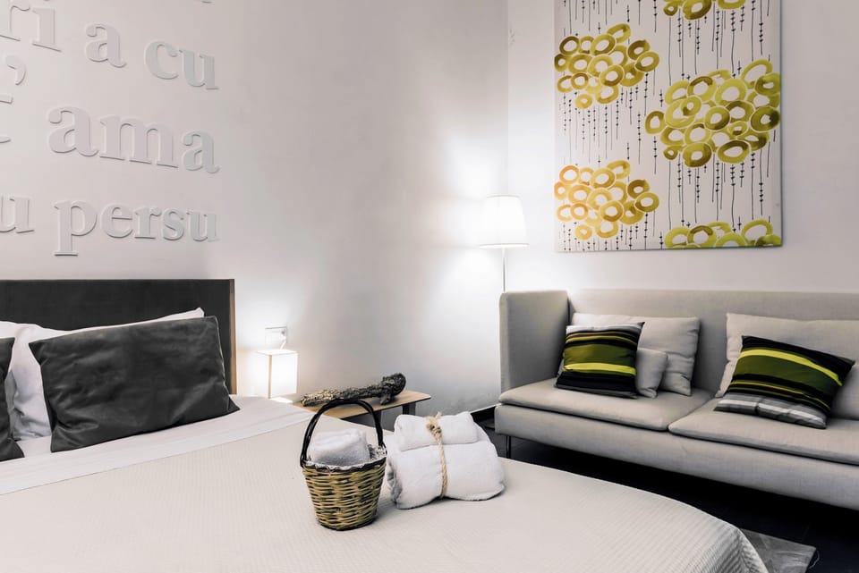 Triple Room | Premium bedding, desk, cribs/infant beds, rollaway beds