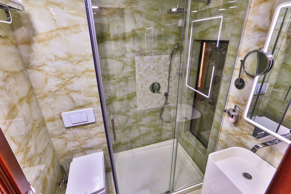 Shower, free toiletries, bathrobes, slippers