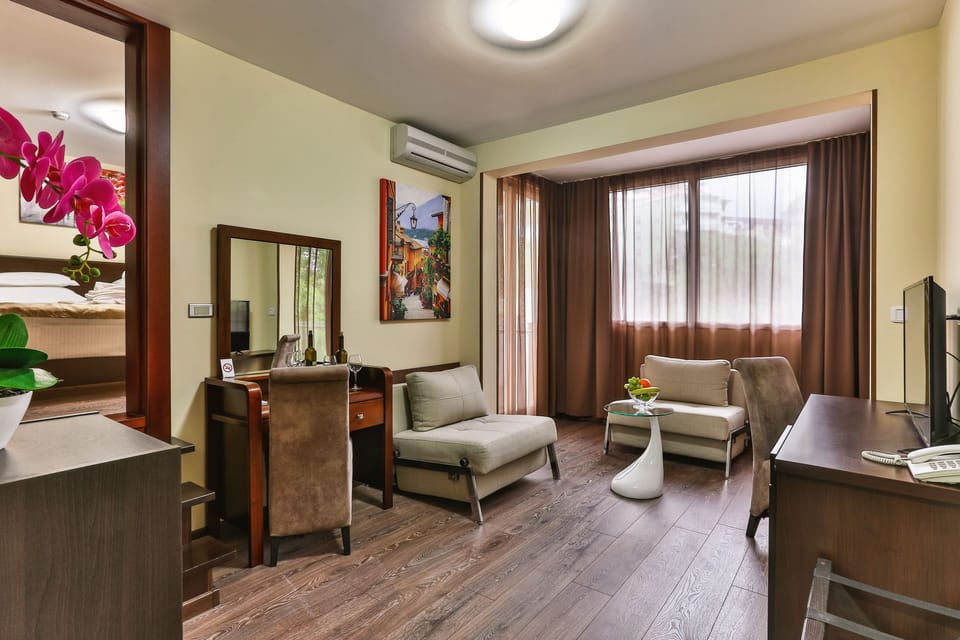 Family Suite, 2 Bedrooms | Living area | Fireplace