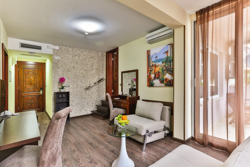Family Suite, 2 Bedrooms | Living area | Fireplace