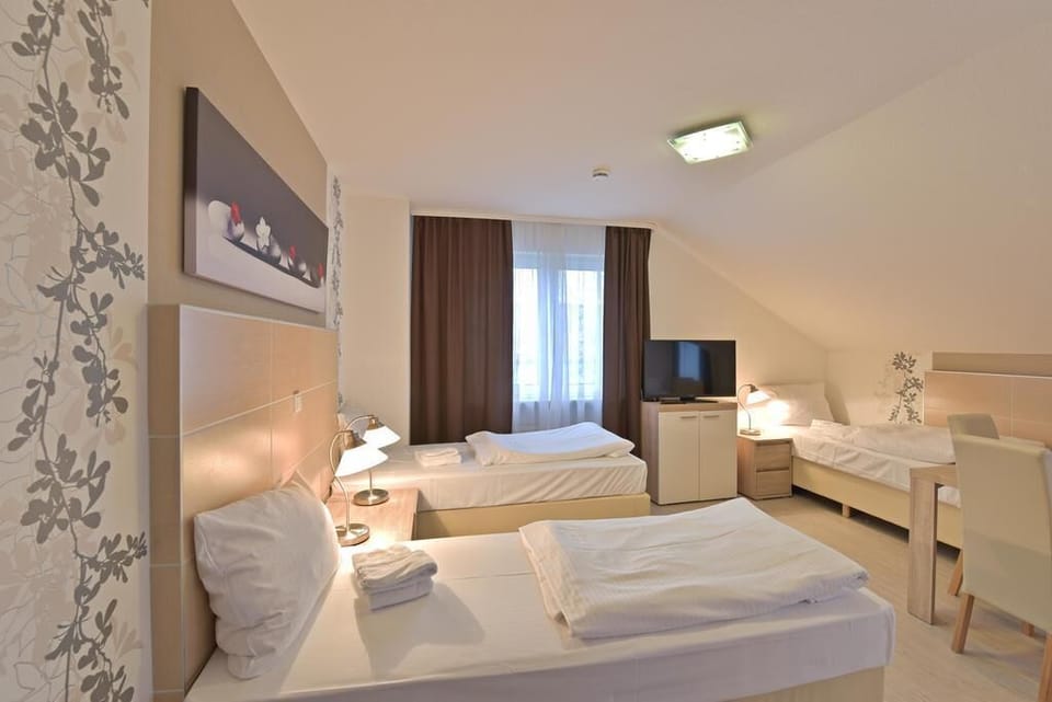 Quadruple Room | Free WiFi, bed sheets