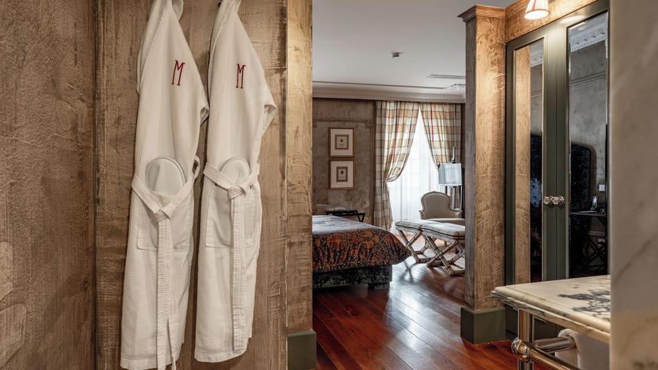 Suite, 1 Double Bed, City View | Room amenity