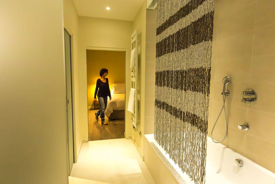 Deluxe Suite (Montsouris) | Bathroom amenities | Shower, free toiletries, towels