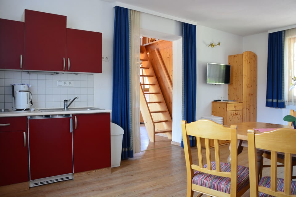Family Loft, 2 Bedrooms, Balcony, Mountain View | Private kitchen | Highchair