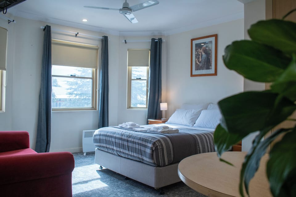 Double Room | Desk, free WiFi, bed sheets
