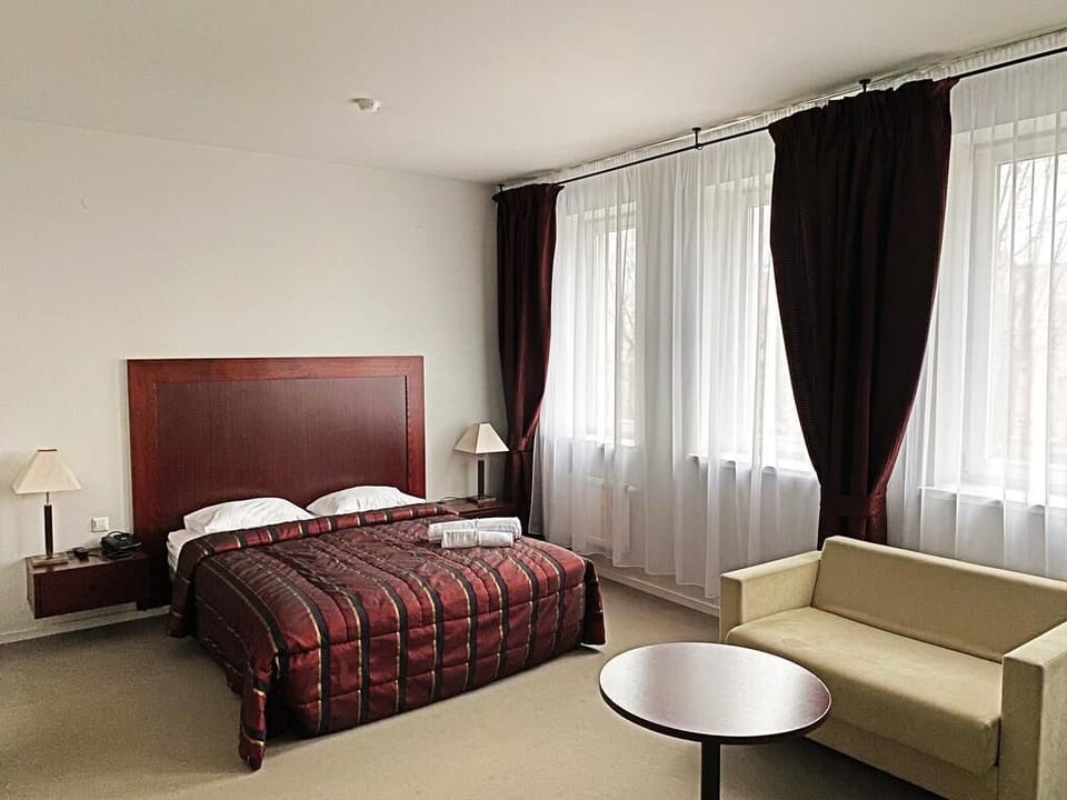 Comfort Triple Room | Desk, laptop workspace, soundproofing, iron/ironing board