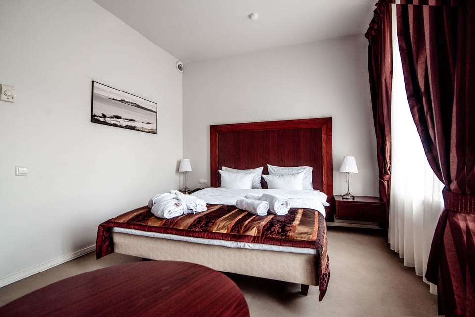 Comfort Triple Room | Desk, laptop workspace, soundproofing, iron/ironing board