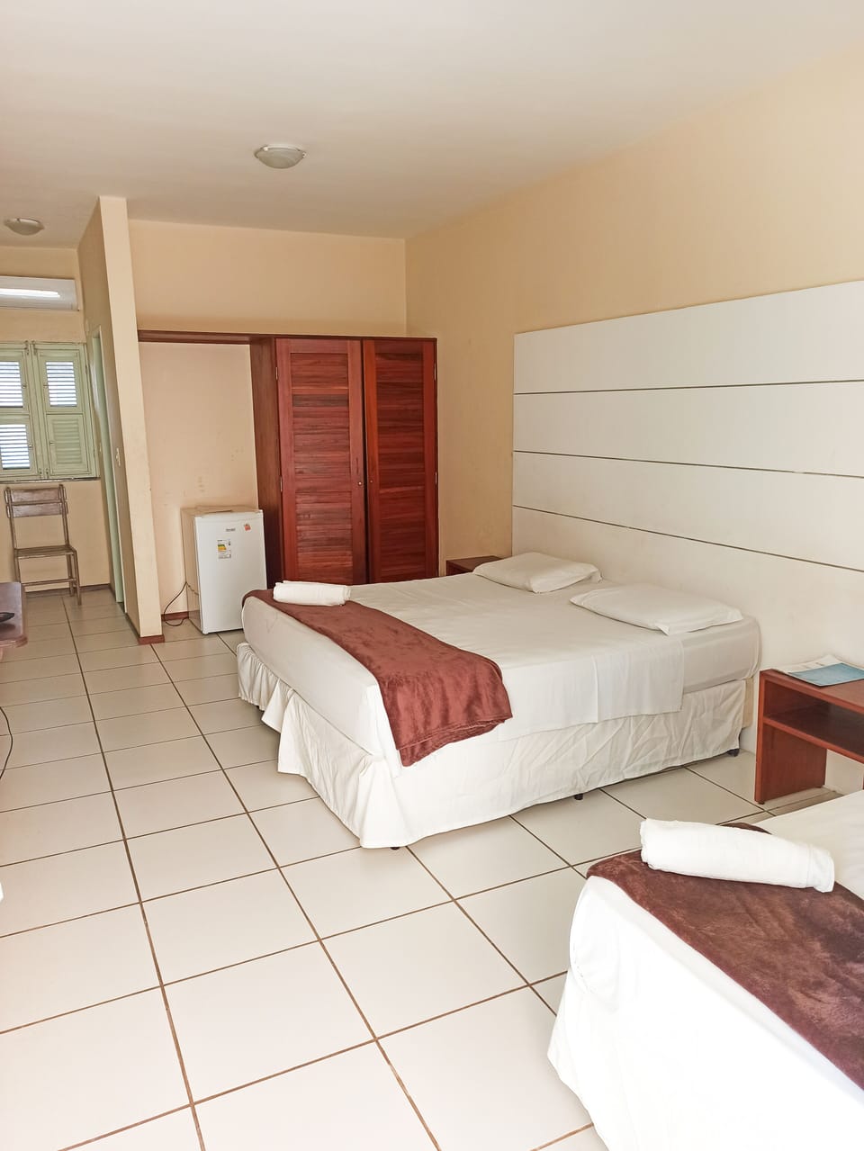 Standard Triple Room | Minibar, free WiFi, bed sheets