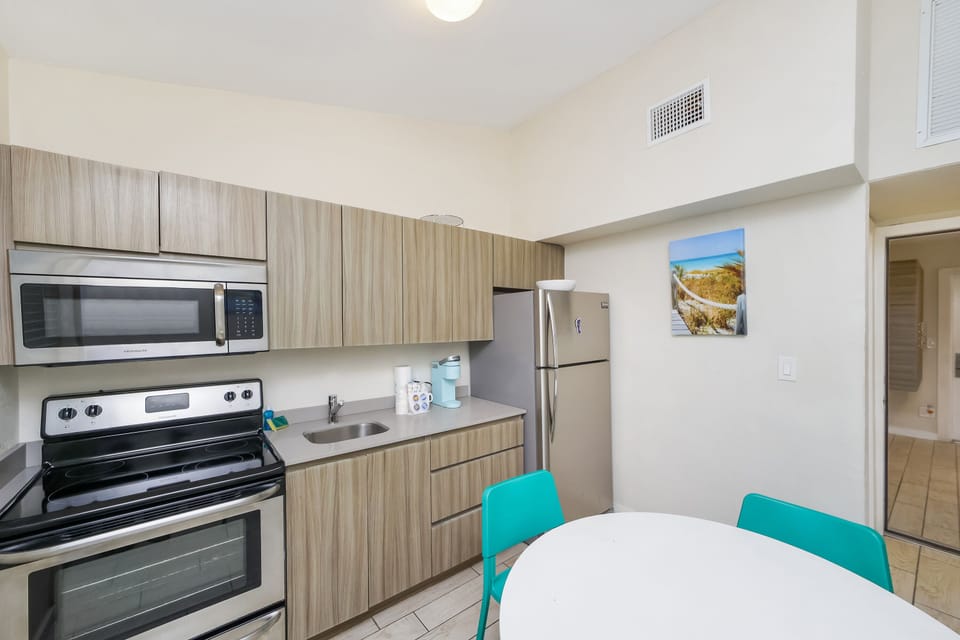 Family Apartment, 2 Bedrooms, Kitchen (Self check-in) | Private kitchen | Microwave, coffee/tea maker