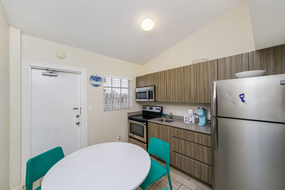 Family Apartment, 2 Bedrooms, Kitchen (Self check-in) | Private kitchen | Microwave, coffee/tea maker