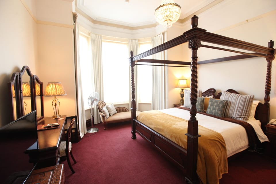 Premium King Suite 2 | Premium bedding, minibar, blackout drapes, soundproofing