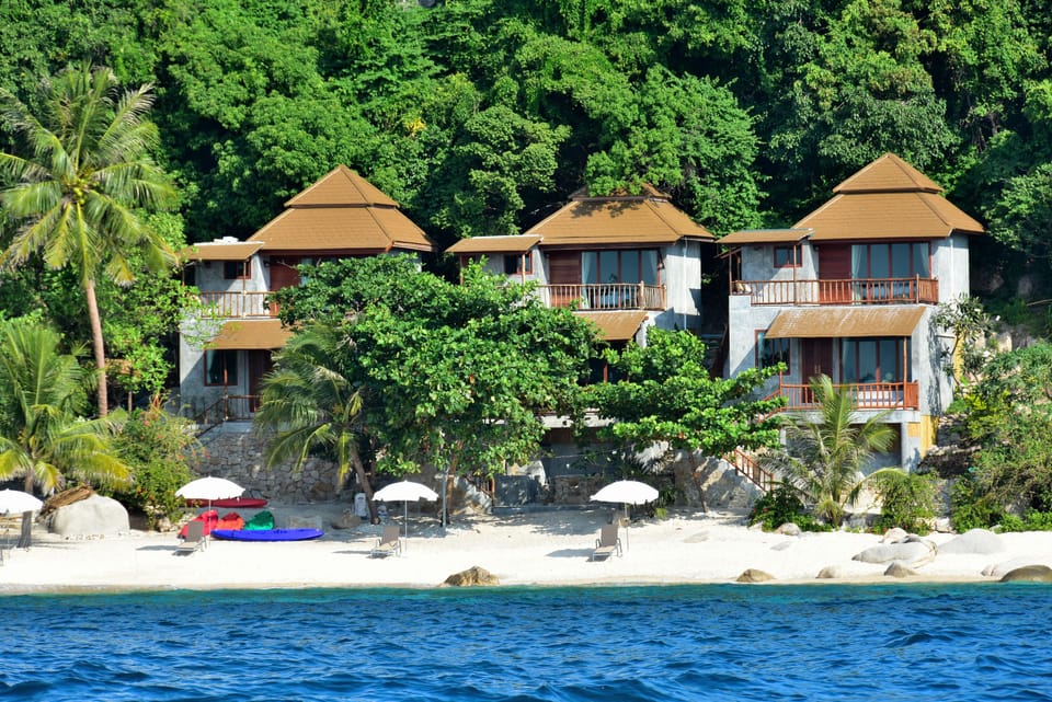 Deluxe Beachfront | 1 bedroom, minibar, in-room safe, laptop workspace