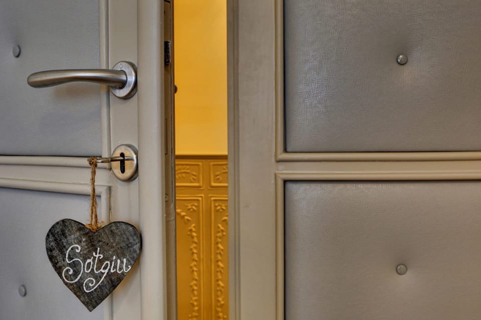 Deluxe Double or Twin Room | Premium bedding, minibar, in-room safe, individually decorated