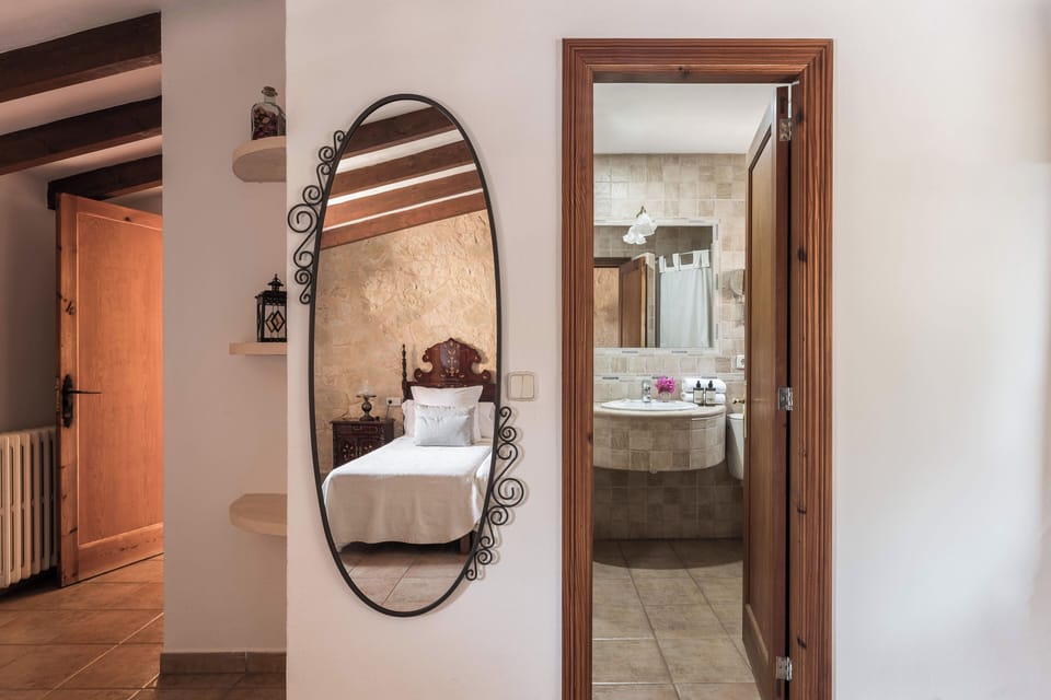 Suite | Bathroom | Free toiletries, hair dryer, towels