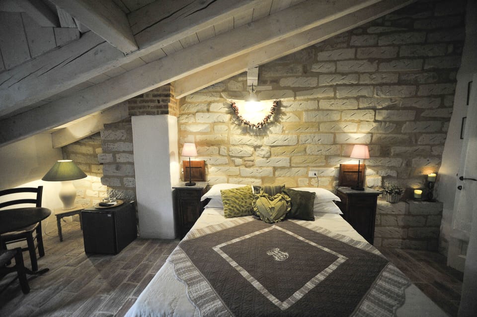 Comfort Room | Free WiFi, bed sheets