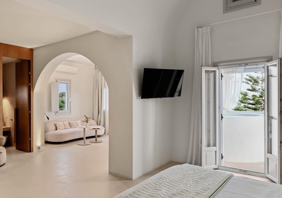 Honeymoon Suite (with Private Outdoor Jacuzzi) | Premium bedding, minibar, in-room safe, soundproofing