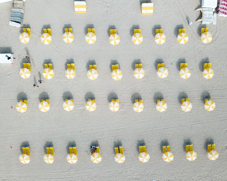 Beach nearby, sun loungers, beach towels