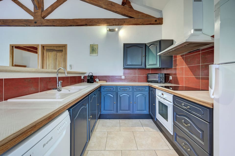 Signature Villa, Ensuite (Plein Sud) | Private kitchen | Fridge, microwave, stovetop, coffee/tea maker