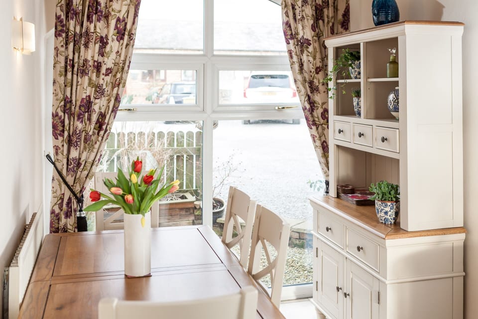 Family Cottage, Private Bathroom, Garden View (No 8 The Granary ) | Restaurant