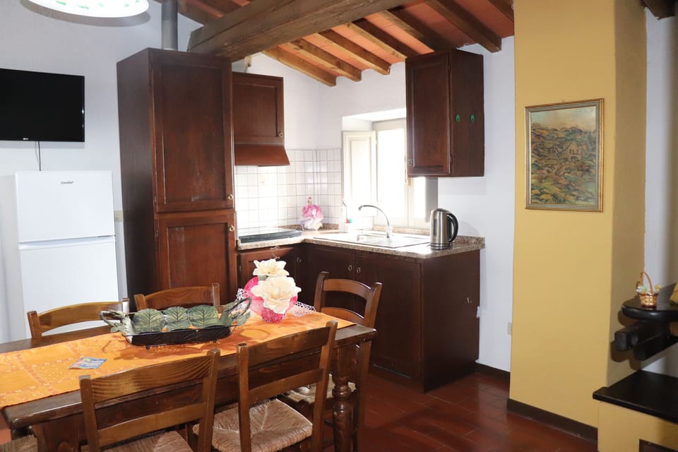 Economy Apartment, 3 Bedrooms, Fireplace, Valley View | Living area | 28-inch flat-screen TV with cable channels