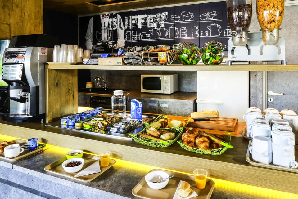 Daily buffet breakfast (EUR 9.90 per person)