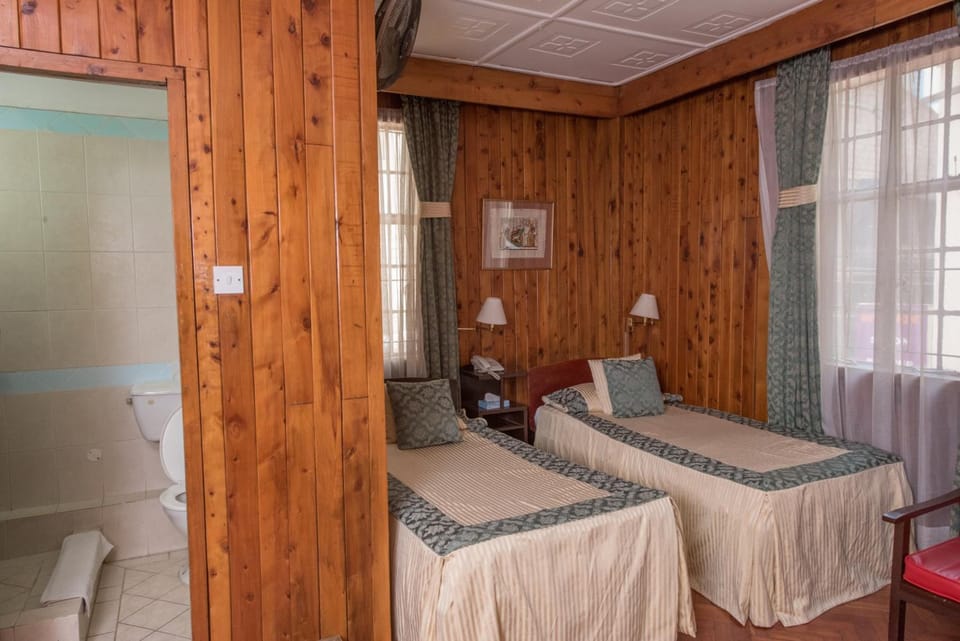 Premium bedding, in-room safe, blackout drapes, free cribs/infant beds