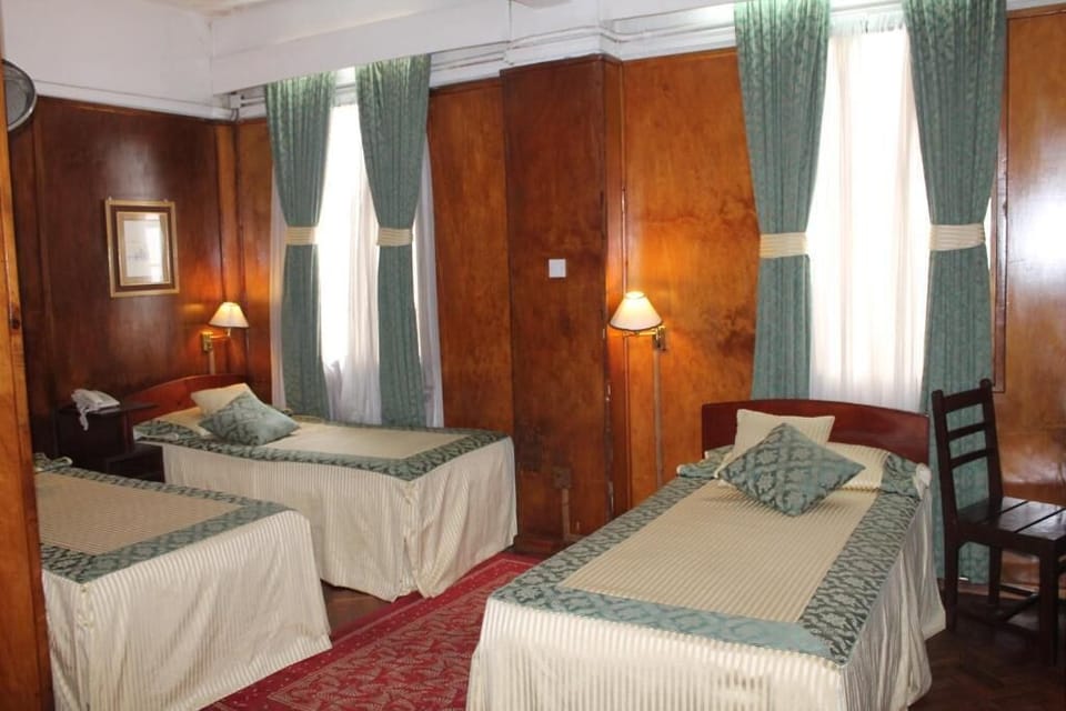 Premium bedding, in-room safe, blackout drapes, free cribs/infant beds
