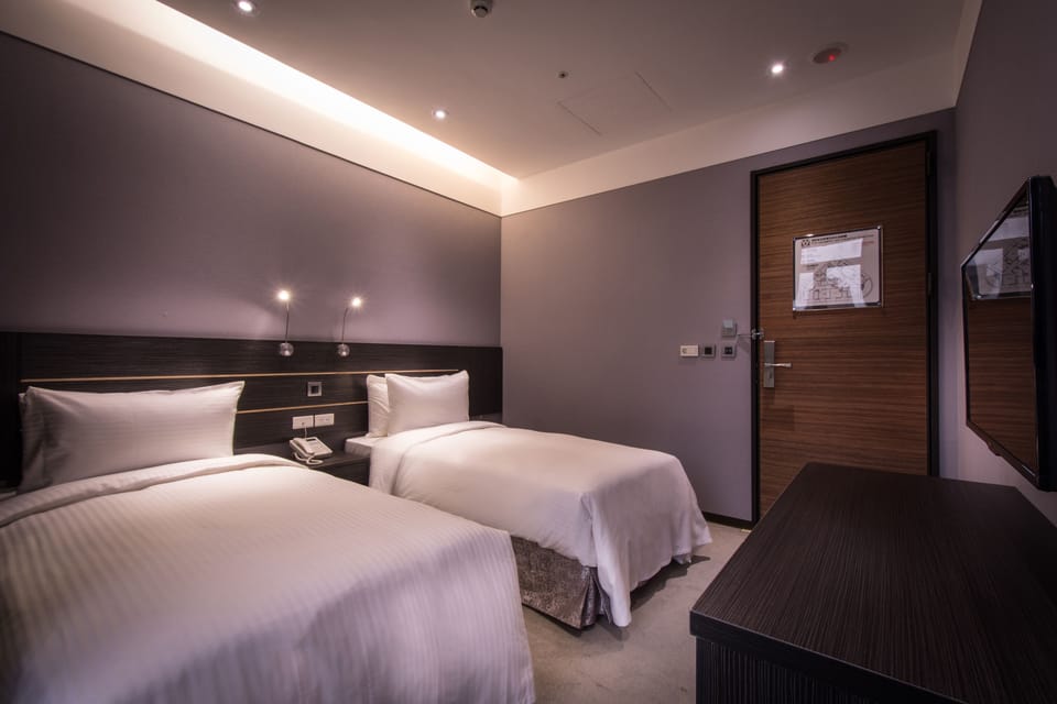 In-room safe, bed sheets