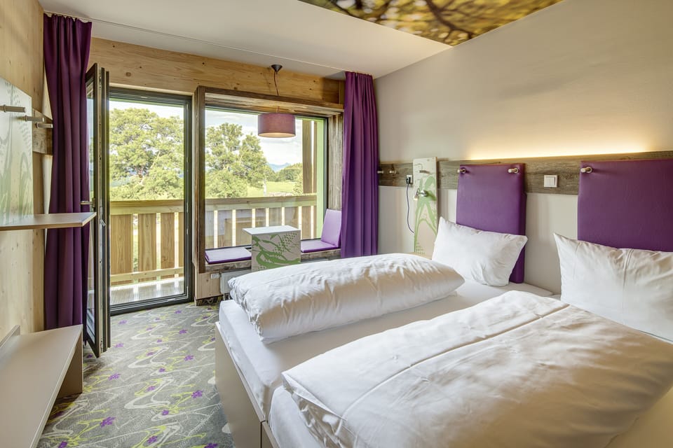 In-room safe, soundproofing, free WiFi, bed sheets