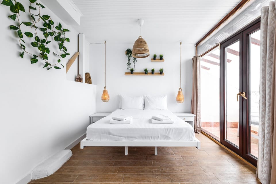 Junior Studio Suite | Egyptian cotton sheets, premium bedding, in-room safe, laptop workspace